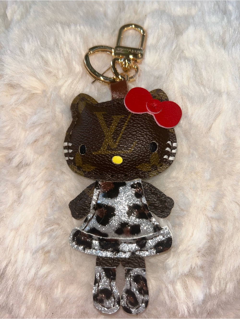 Louis Vuitton Brown Monogram Kitty Key Charm with Red Bow - Picture 4 of 6